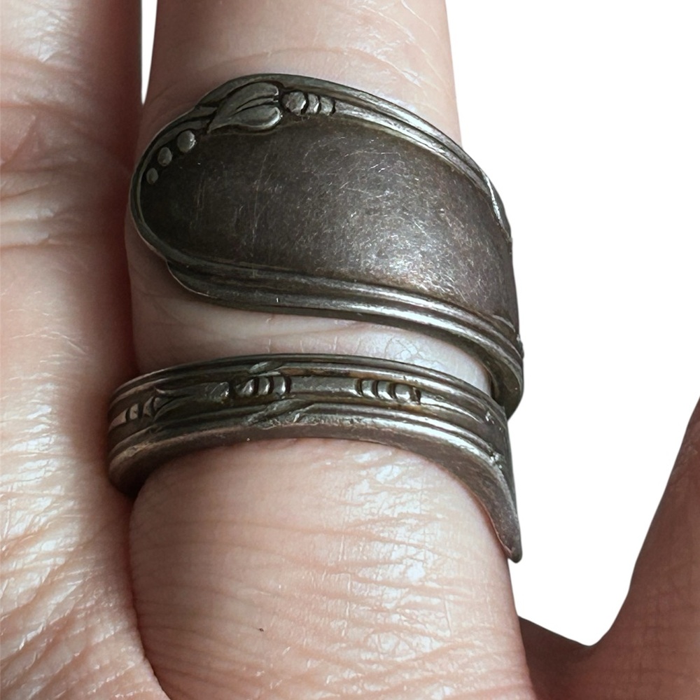 Vintage Wm A Rogers A1 Plus Oneida spoon ring, size 9 1/2